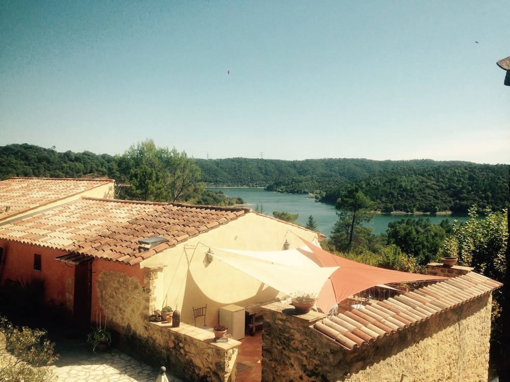 Les Gîtes du Lac, Chambre d'Hôtes à Montauroux