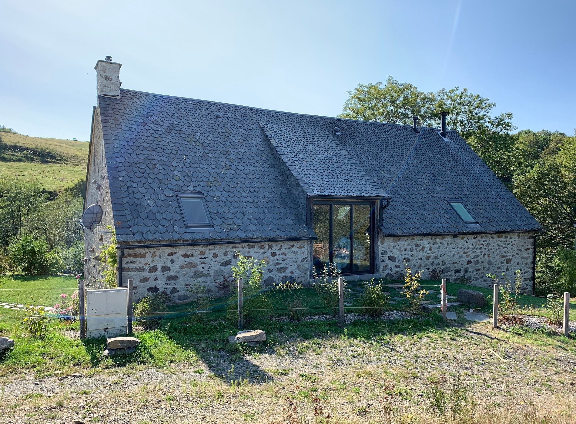 La Grange de L' Abille, Maison d'Hôtes à Marchastel