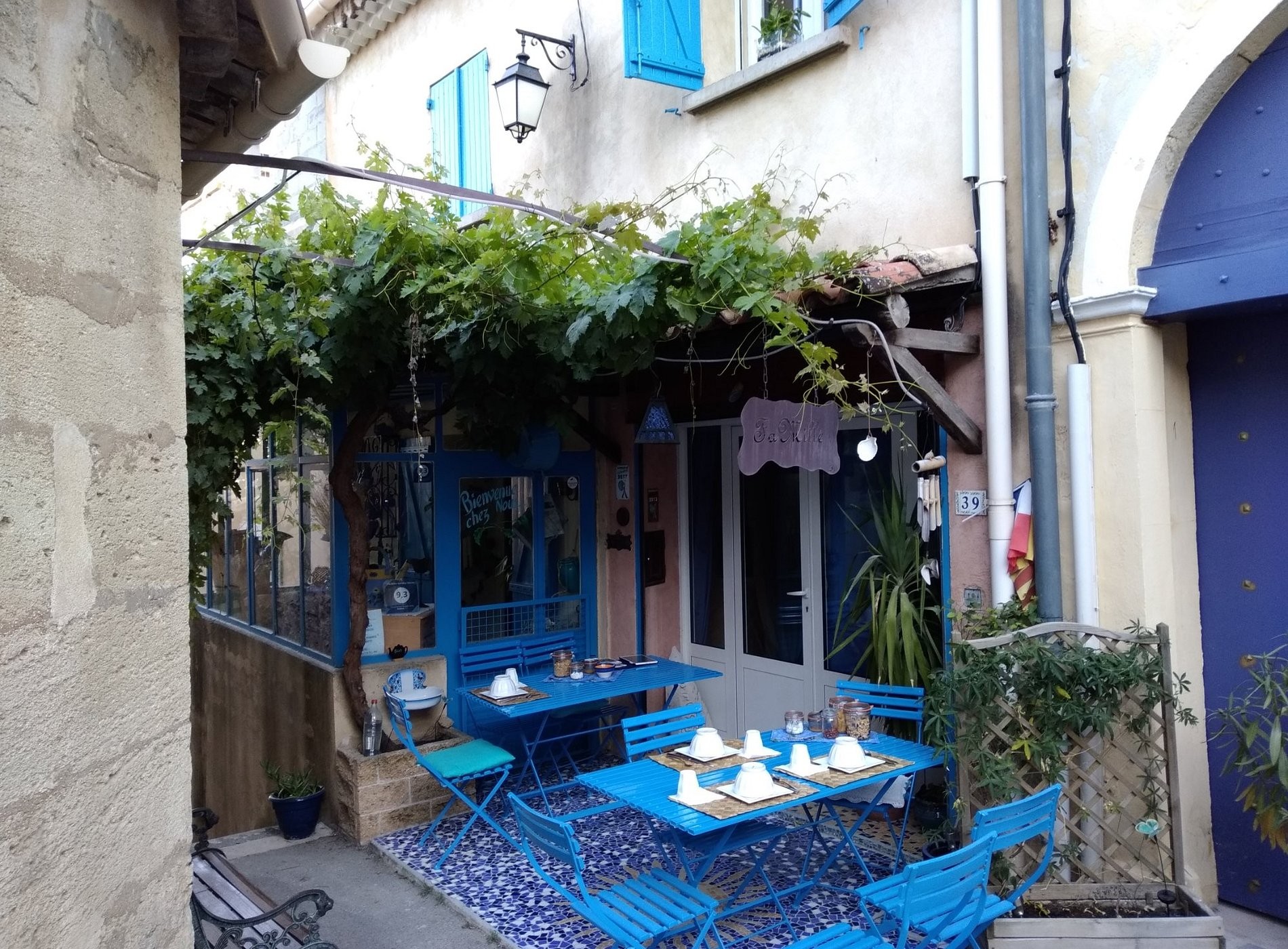 Gite chambres d'hôtes Fa Mille, Chambre d'Hôtes à Robion