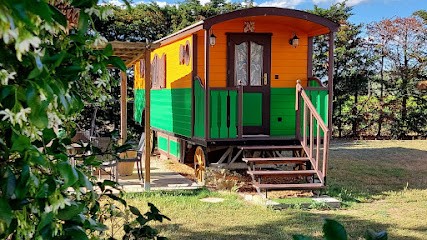 Les Gites et Roulottes du Grand puits, Chambre d'Hôtes à Saint-Laurent-d'Aigouze