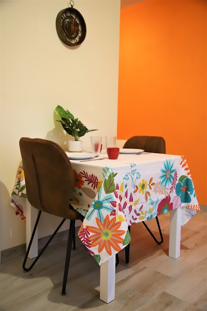 Maison Violettes, Location de Vacances à Plestan