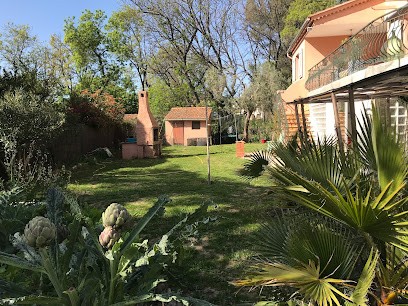 Location Sous Les Guirlandes, Location de Vacances à La Garde