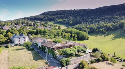 Studio 4* Dans Une Grange XVIIIe Avec Vue Sur Le Revermont, Chambre d'Hôtes à Ceyzériat