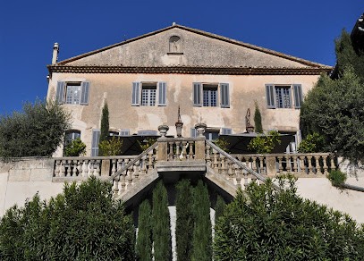 Le Petit Château | Chambres d'hôtes, Maison d'Hôtes à Châteauneuf-de-Gadagne