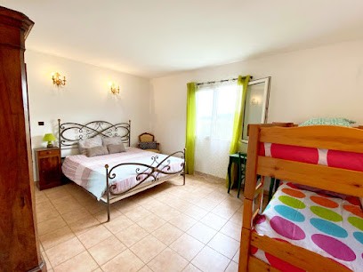 Chambres d'hôtes chez Gustou, Chambre d'Hôtes à Laragne-Montéglin