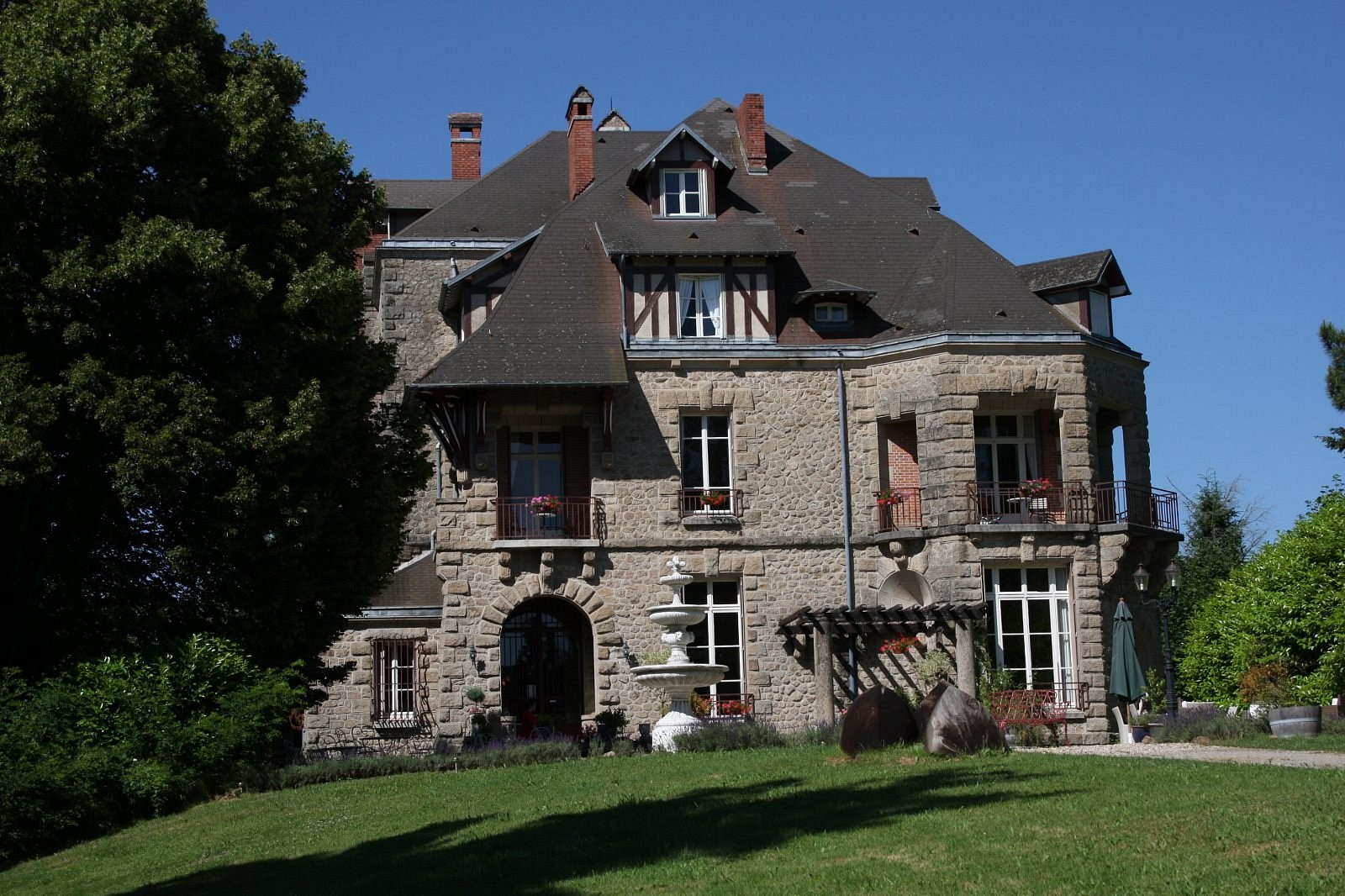 Chateau Constant, Chambre d'Hôtes à Bessines-sur-Gartempe
