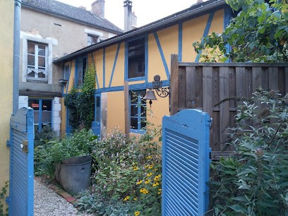 Chambres d'hotes la Sarrasine saint sauveur en puisaye yonne, Chambre d'Hôtes à Saint-Sauveur-en-Puisaye