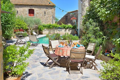 Le Village-hôtes, Chambre d'Hôtes à Sainte-Valière