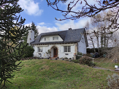 Chez Madeleine - Location Meublée - 11 Pers. Parc Arboré, Location De Vacances à Lanobre