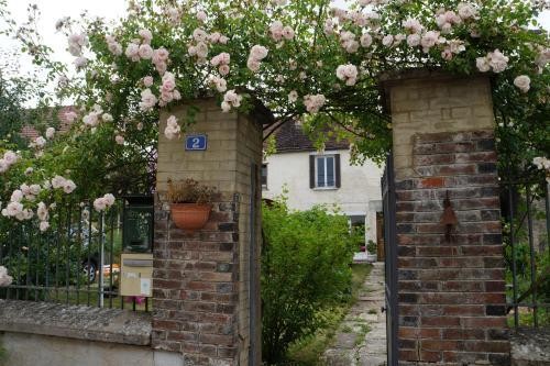 La Grille Fleurie, Chambre d'Hôtes à Arthonnay