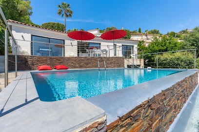 Villa Seaside avec piscine à 5 min à pied de la plage, Chambre d'Hôtes au Lavandou