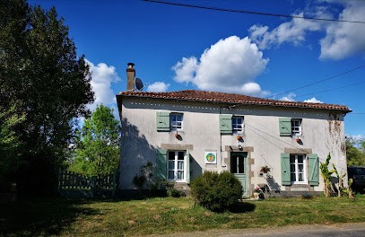 Chambres D'hôtes L'Agapé, Chambre d'Hôtes à Saint-Martial-sur-Isop
