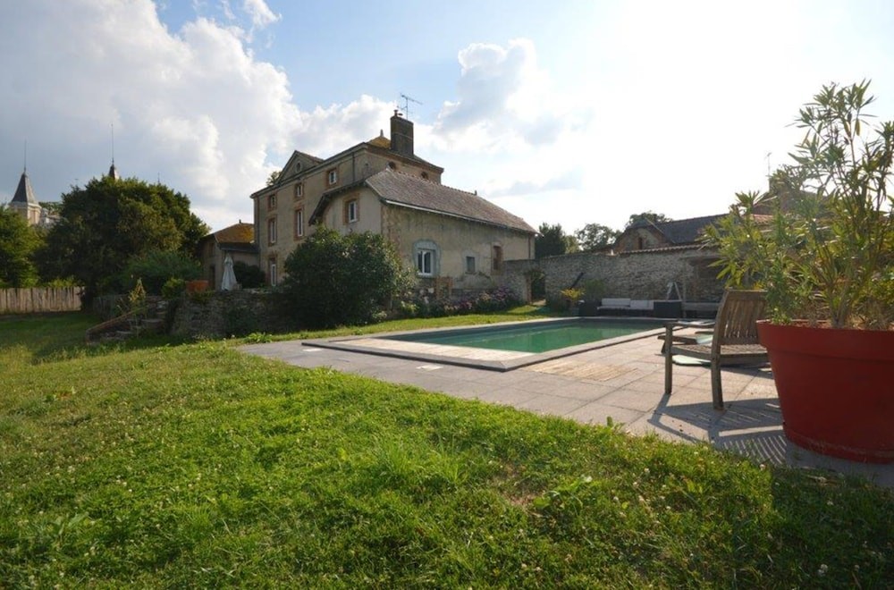 Chateau De La Moriniere, Chambre d'Hôtes à Beaupréau-en-Mauges