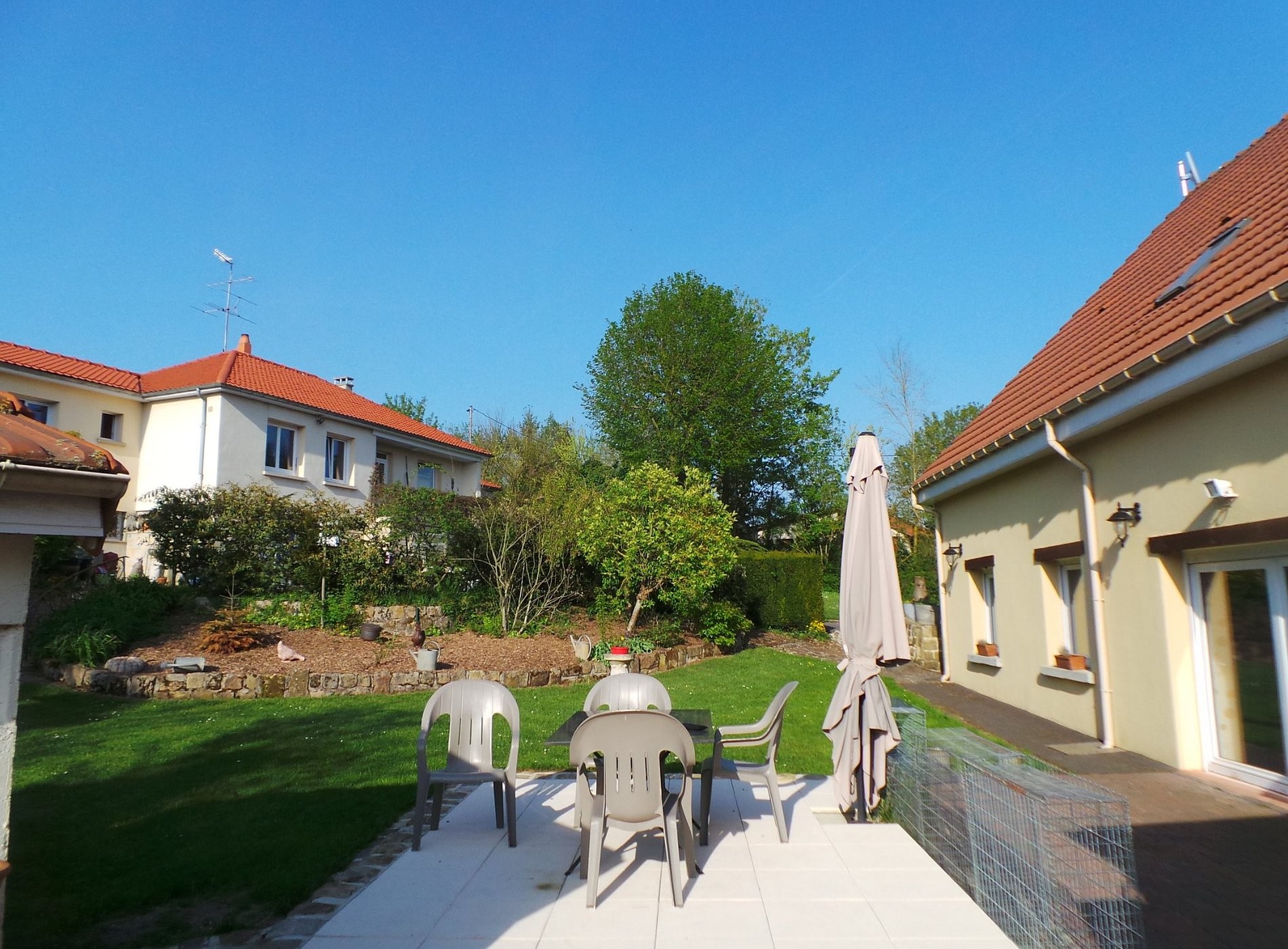 Au Chardon Bleu, Chambre d'Hôtes à Nesle