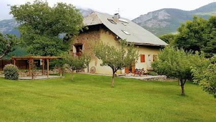 Les Peschiers Chambres D'Hôtes, Chambre d'Hôtes à Châteauroux-les-Alpes