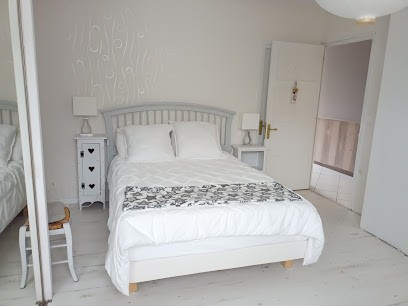 Le Clos du Coq Rouge, Chambre d'Hôtes à Theys