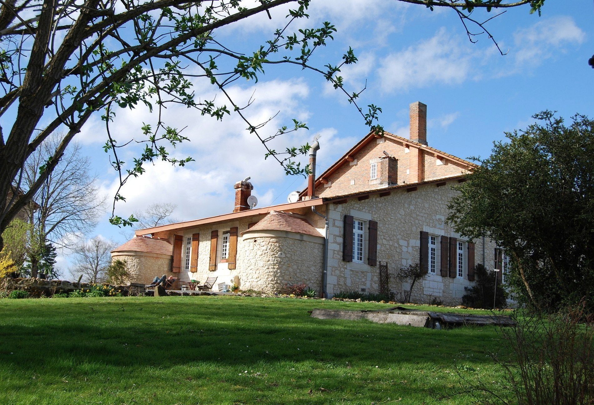 Le Logis des Quatre Puits, Chambre d'Hôtes à Neuvicq