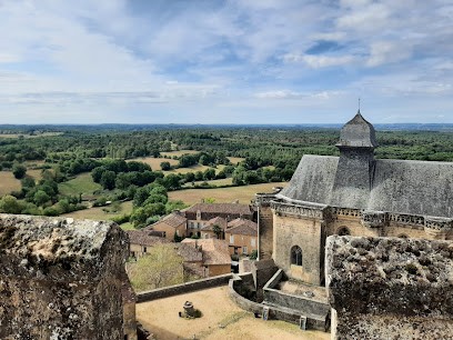 Chambres d'Hôtes Le Prieuré du Château de Biron, Chambre d'Hôtes à Biron