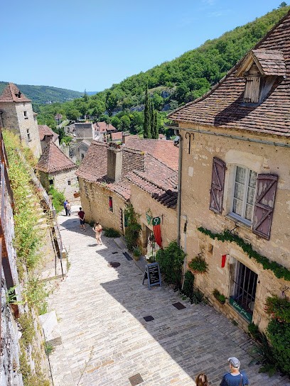 Gîte avec piscine privée, Location de Vacances à Sousceyrac-en-Quercy