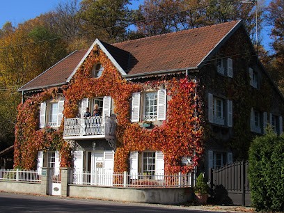 Les Blancs Volets, Chambre d'Hôtes à Plancher-Bas