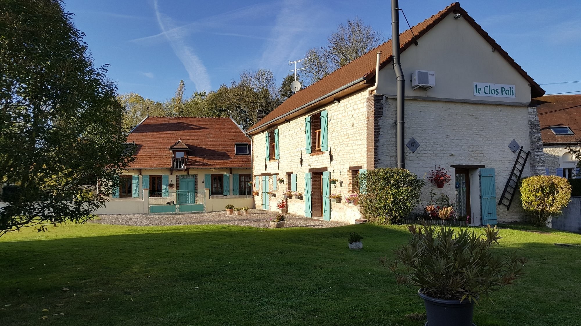 LE CLOS POLI, Chambre d'Hôtes à Montigny-les-Monts