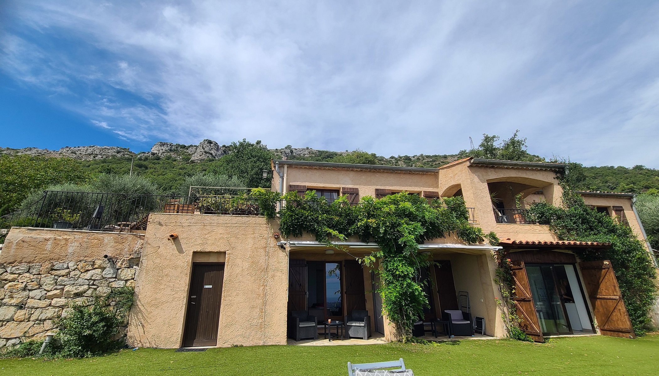 Aux Balcons Du Riou Avec Vue Mer 180 Degres, Location De Vacances à Vence