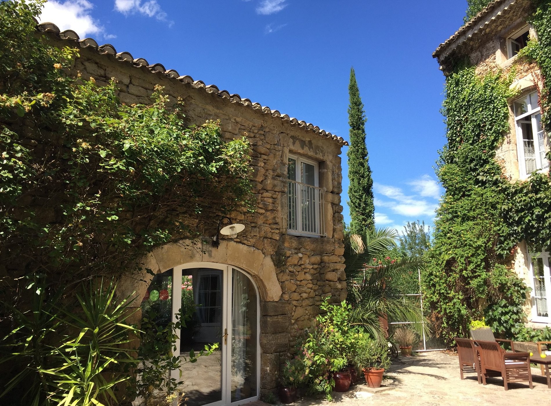 Les Aiguières en Provence, Maison d'Hôtes à Suze-la-Rousse