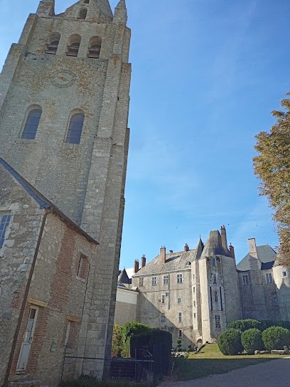 Le Cloître Saint-Liphard, Chambre d'Hôtes à Meung-sur-Loire