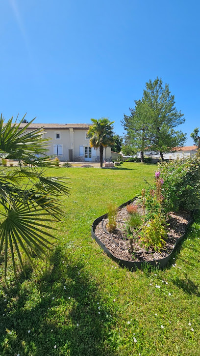 Gite Le Grand Cyprès Charente Maritime, Location De Vacances à Bernay-Saint-Martin