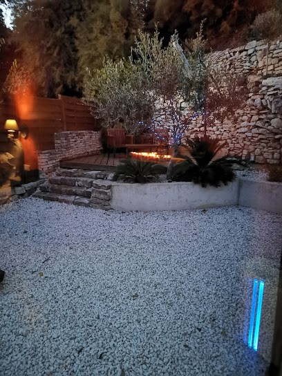 La Villa Des Songes - Spa Privatif, Chambre d'Hôtes à Éguilles