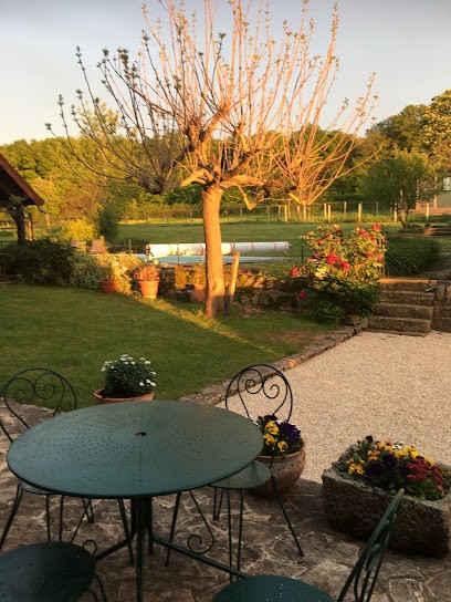 Le Chant Des Oiseaux, Chambre d'Hôtes à Viry