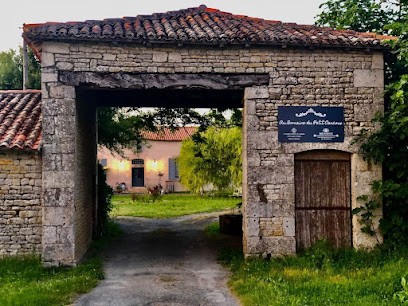 Au Domaine Du Petit Cercoux, Chambre d'Hôtes à Saint-Saturnin-du-Bois