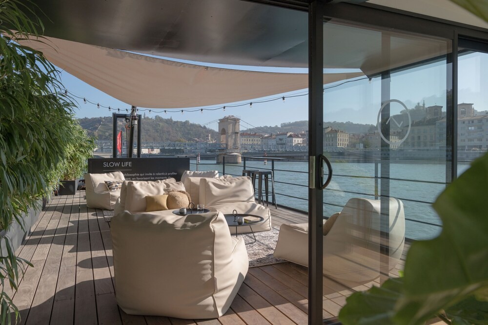 LA PÉNICHE Bed And Bicycle - Vienne, Chambre d'Hôtes à Sainte-Colombe