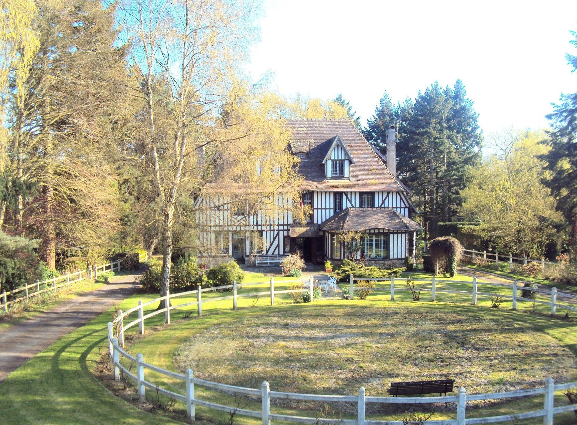 Prieuré Boutefol:Location Chambre D´hôte Avec Piscine - B&B (Calvados Deauville Honfleur), Chambre d'Hôtes à Surville