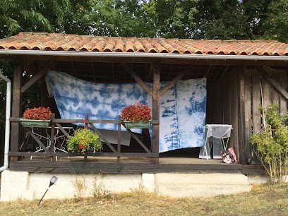 Katy's Barn. Summer Holiday Home., Location de Vacances à Saint Aulaye-Puymangou