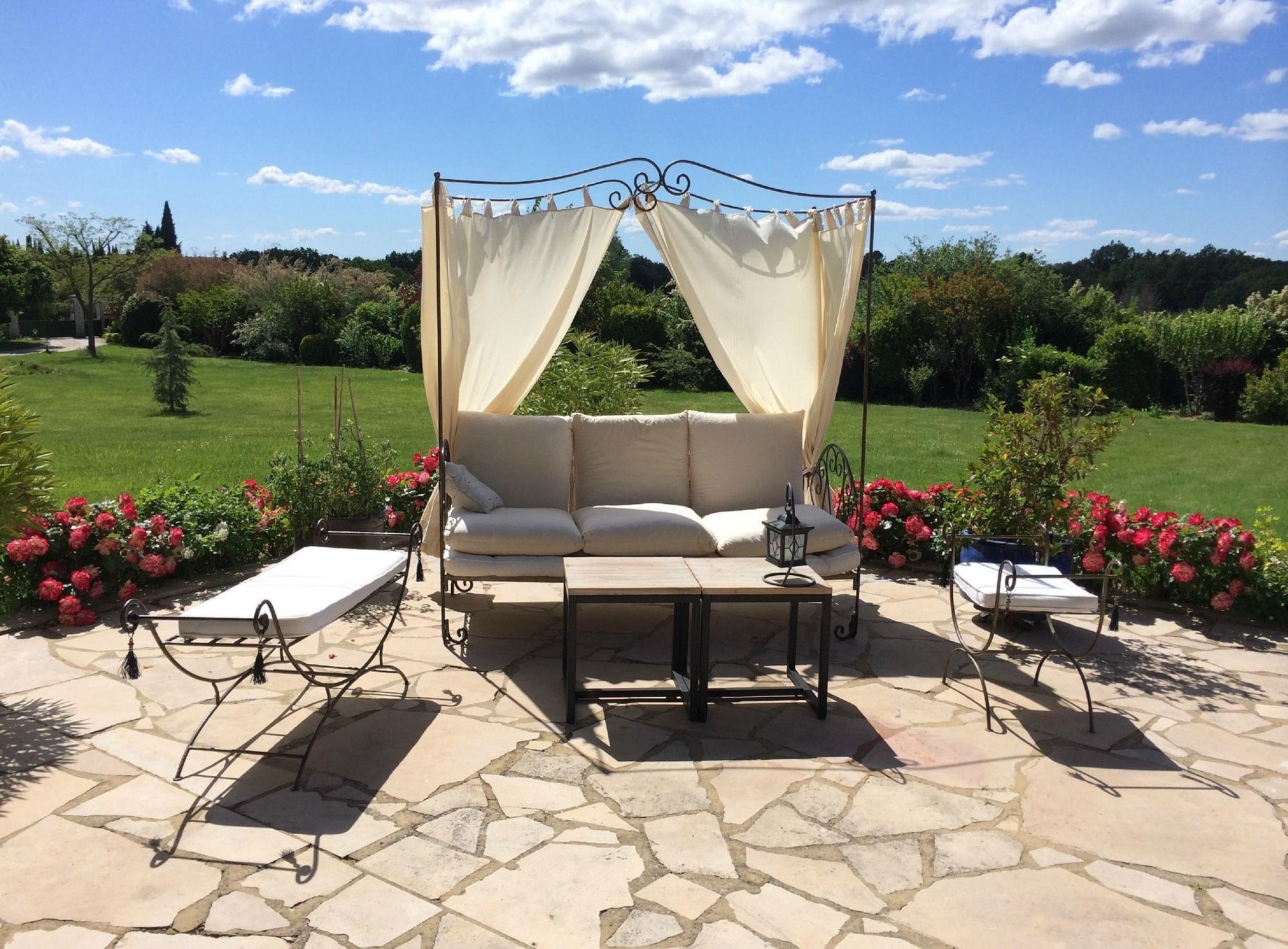 Closed Down, Chambre d'Hôtes à La Bastide-d'Engras