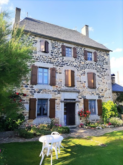 Chambres D'hôtes Cantal Au Cadre Verdoyant, Chambre d'Hôtes à Val d'Arcomie