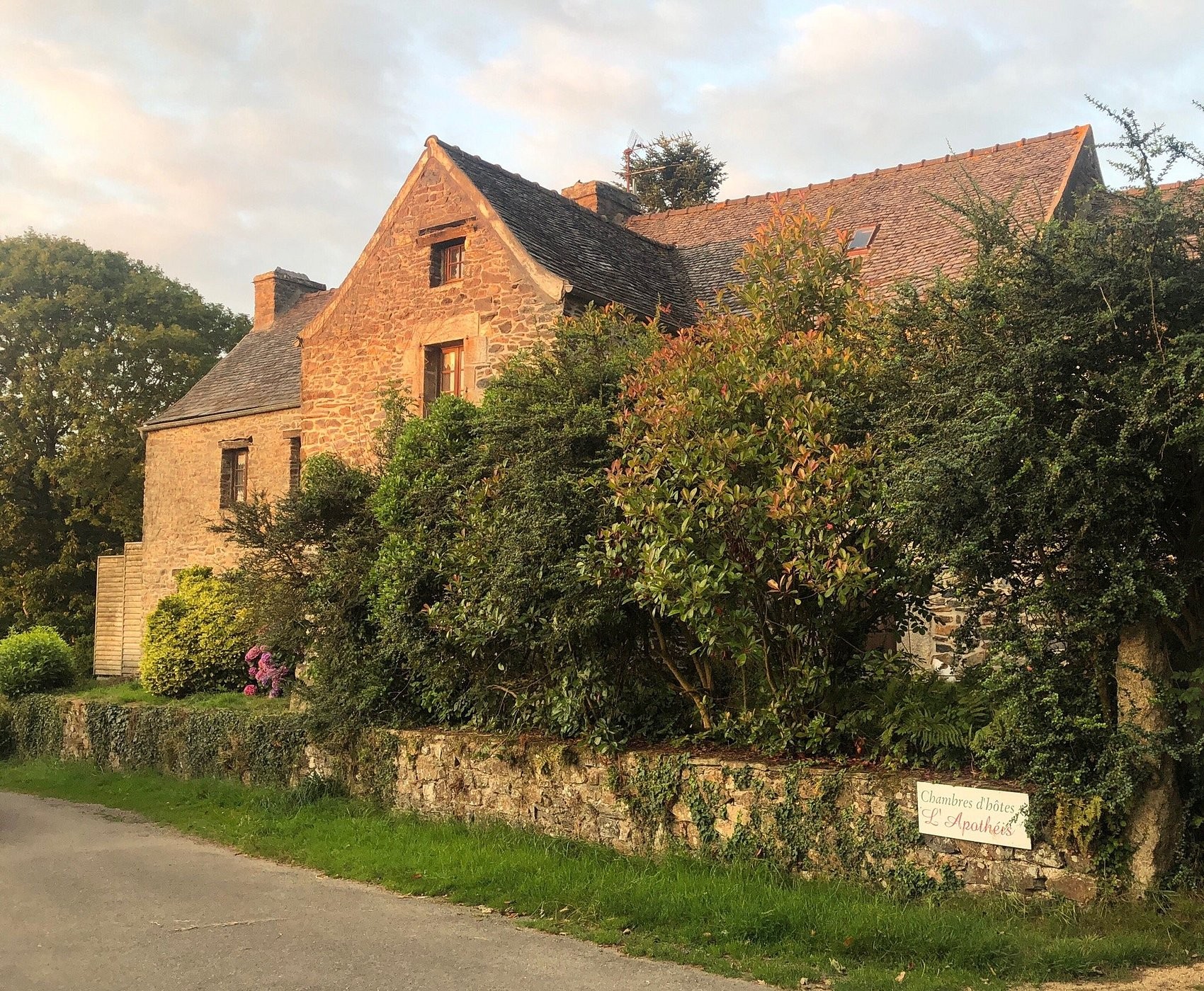 Chambres D'hôtes L'Apothéis, Chambre d'Hôtes à Saint-Thégonnec Loc-Eguiner