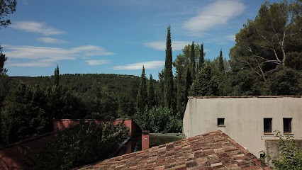 Les Pierres Sauvages, Chambre d'Hôtes à Besse-sur-Issole