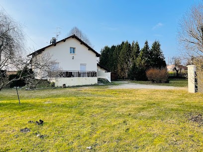 Green Gables - Villa Belle Époque avec Jardin Privé, Location de Vacances à Vézeronce-Curtin