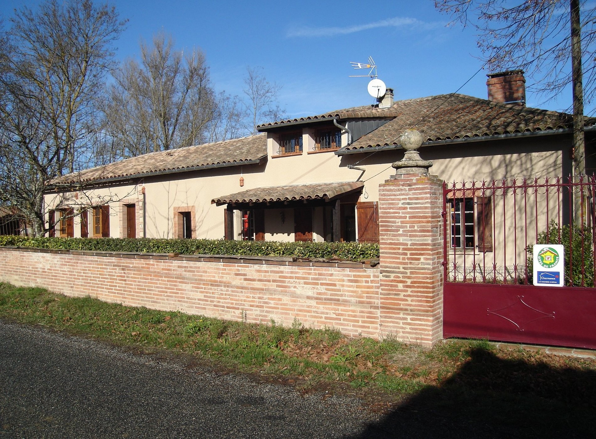 L'oustaou, Chambre d'Hôtes à Sajas