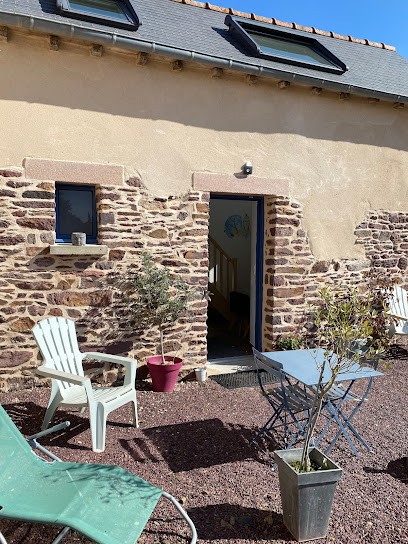 La Hutte De Merlin, Location de Vacances à Muel