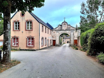 La Véronnière - Chambres D'Hôtes, Gite De Groupe, Chambre d'Hôtes à L'Huisserie