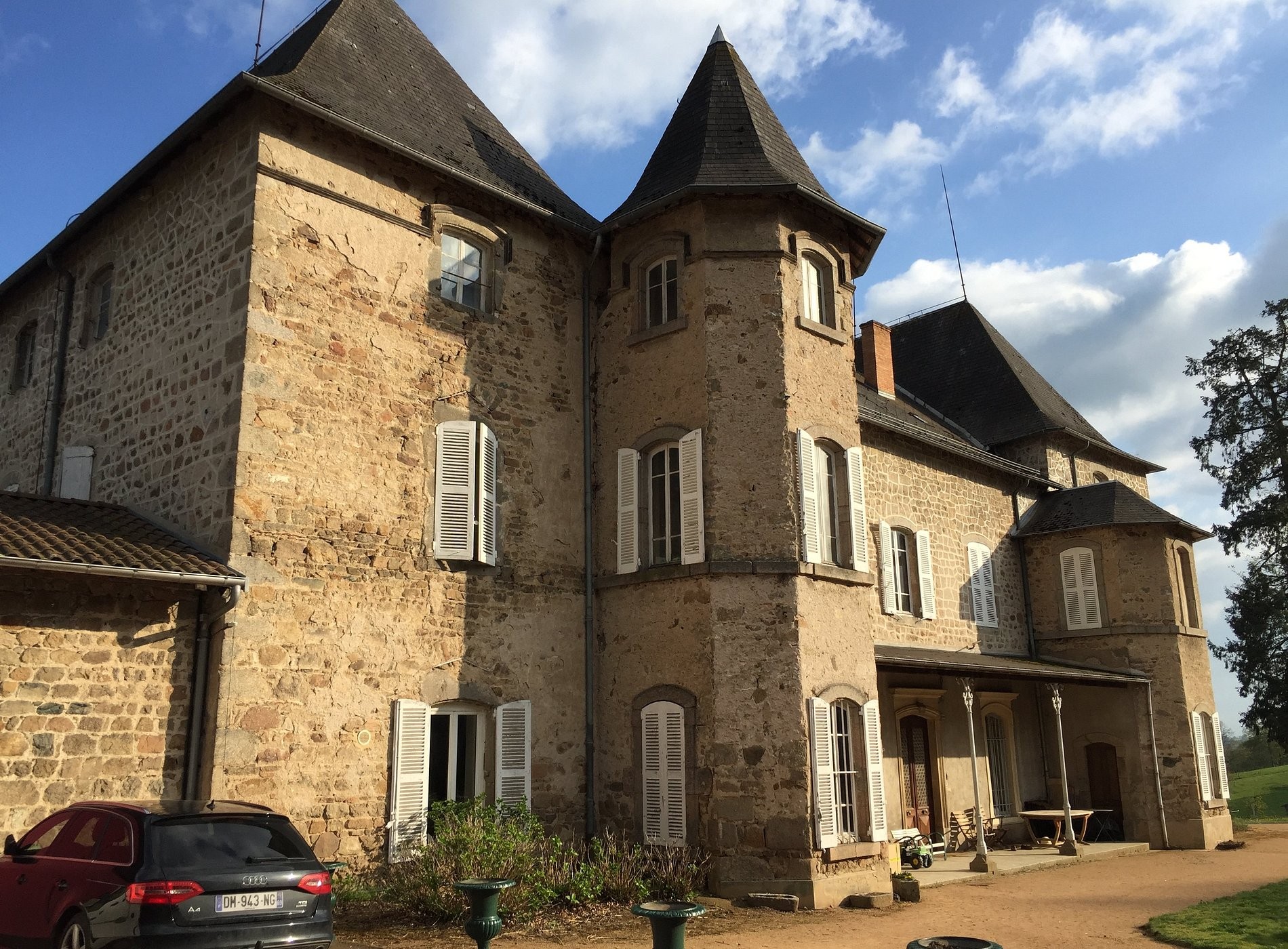 Château de Chambost, Chambre d'Hôtes à Chambost Longessaigne