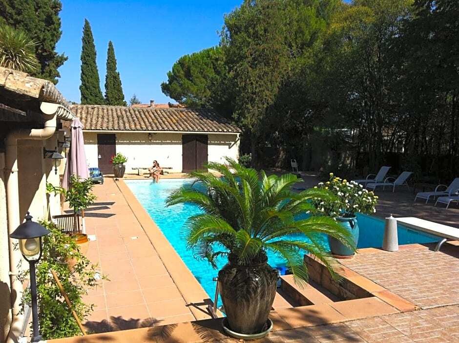 De La Suite Dans Les Oliviers, Chambre d'Hôtes à Gallargues-le-Montueux