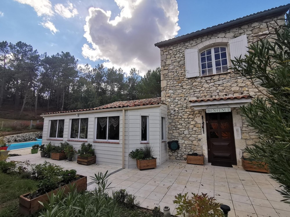 Domaine des 3 Cyprès, Chambre d'Hôtes à Fumel