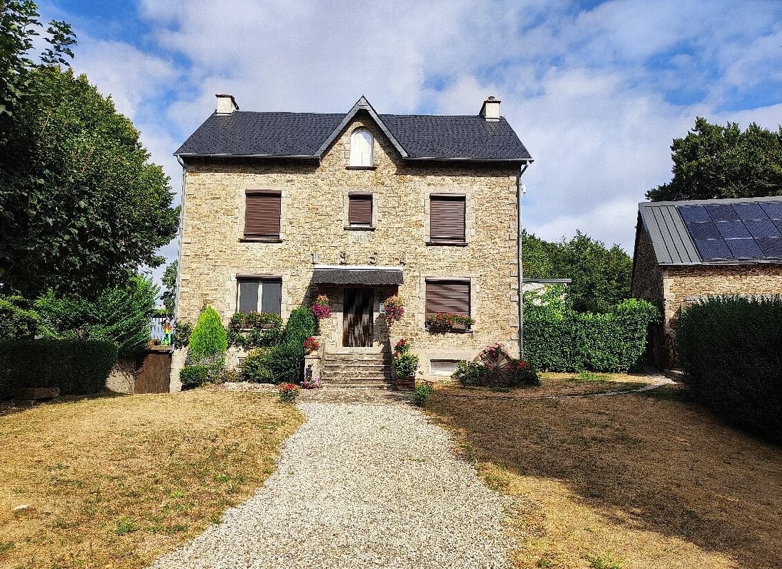 Le Mas Capel : Chambres D'hôtes En Aveyron, Chambre d'Hôtes à Salles-Curan