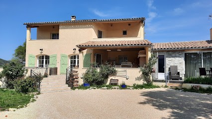 L’Amandière : Location Gîtes, Piscine En Drôme Provençale, Maison d'Hôtes à Mévouillon