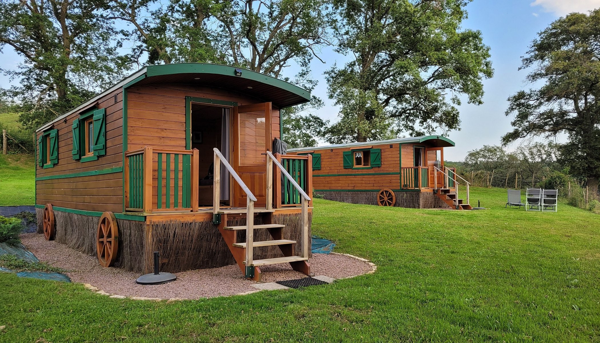 Les Roulottes Des Ris Chambres D'hôtes Et Gîtes, Chambre d'Hôtes à Vallon-en-Sully