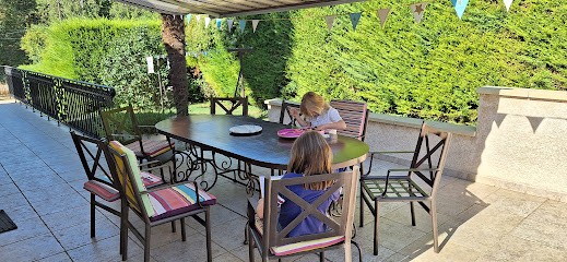 Suite Familiale De Charme En Provence, Chambre d'Hôtes à Mirabeau
